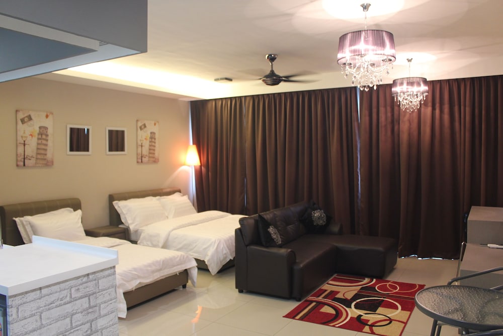 Dehouz – Trefoil Setia Alam Homestay 23/50