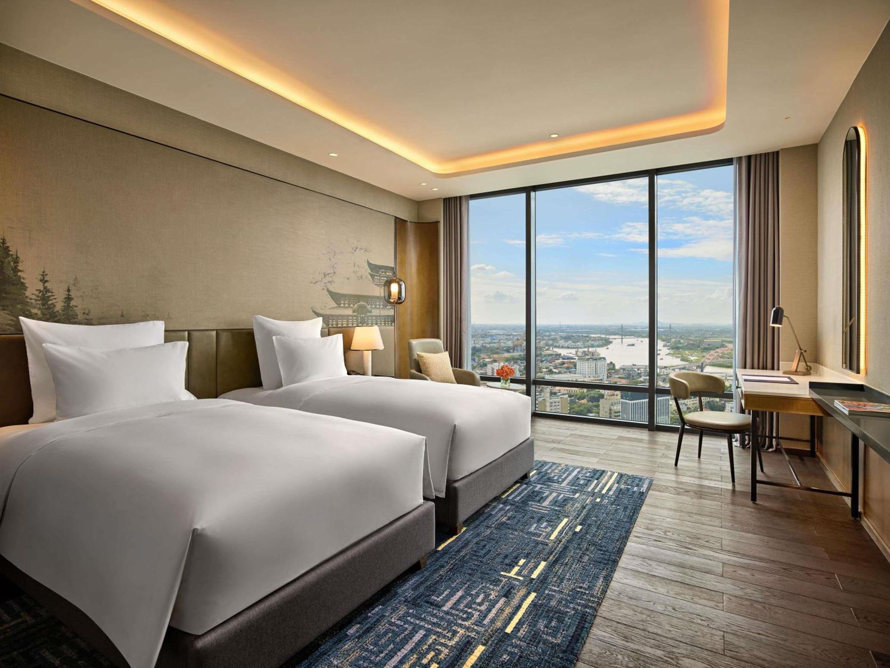 DELUXE, EXECUTIVE, TWIN BEDS, LOUNGE ACCESS