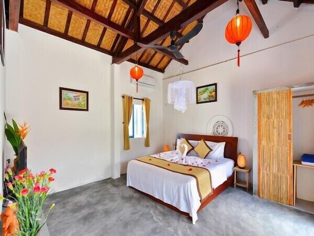 Local Beach Homestay 5/31