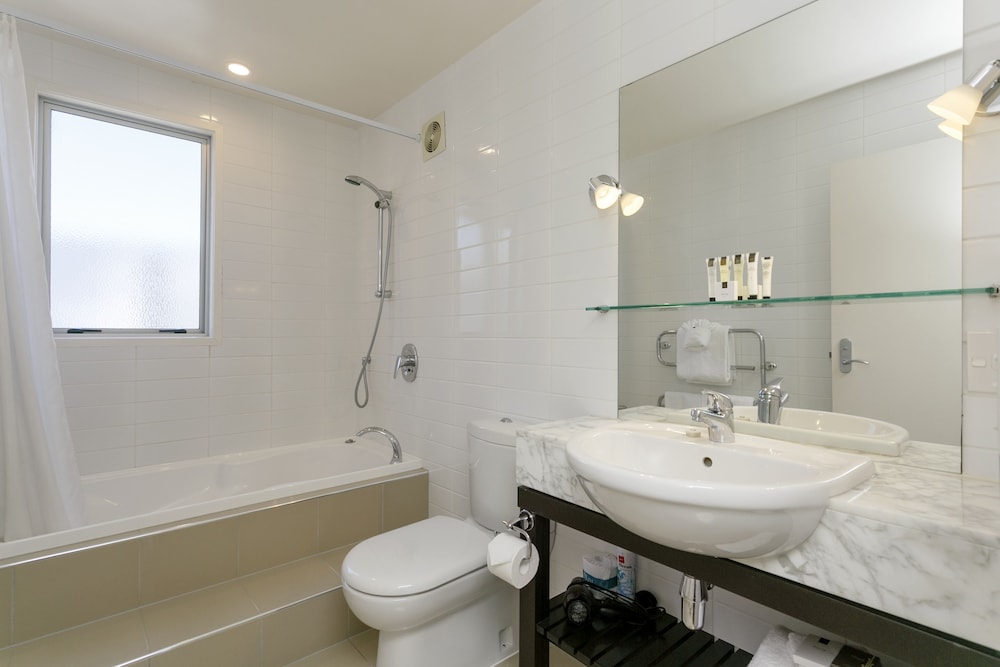 1 Bedroom, Queen Bed, Garden View, Garden Area، The Reef Resort 4/5