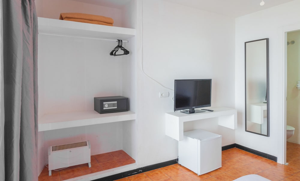 Hostal Balearic 7/20