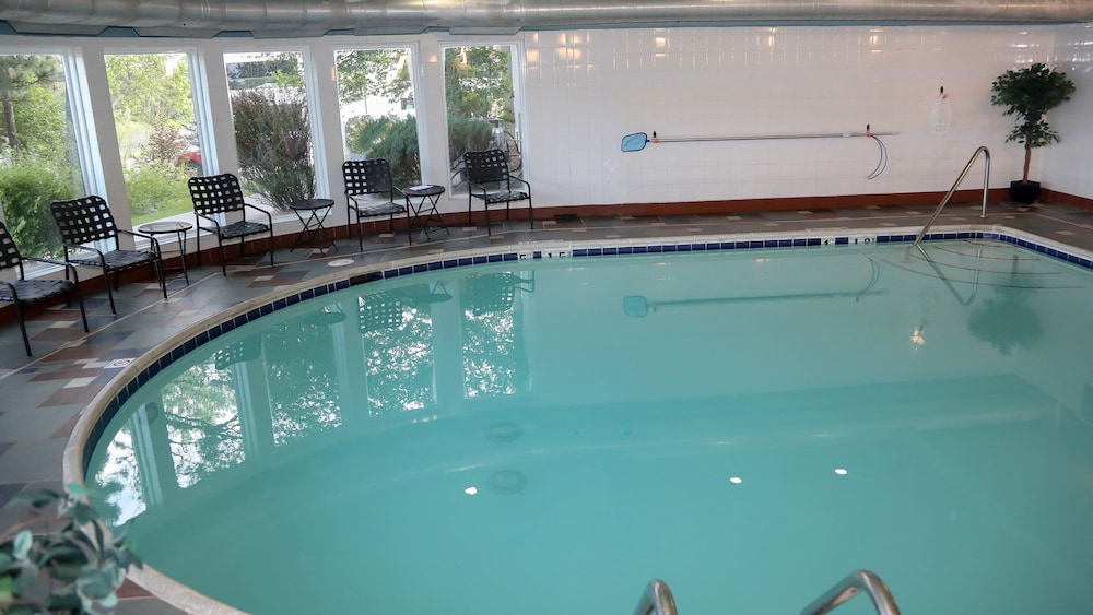 Holiday Inn Express and Suites Colorado Springs North an IHG Hotel 37/67