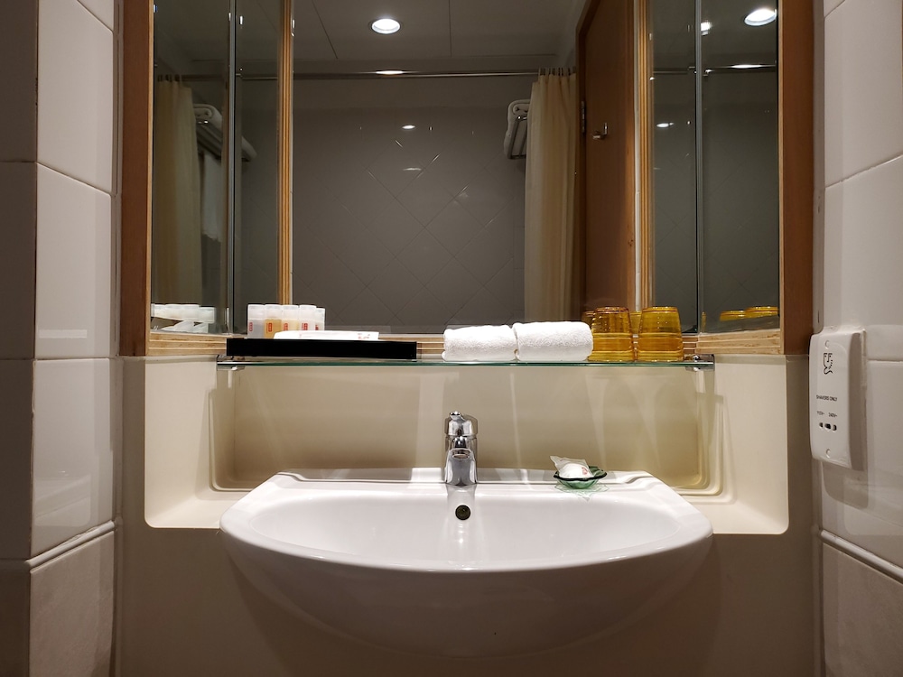 غرفة غراند بسريرين منفصلين بإطلالة على المرفأ، Ramada by Wyndham Hong Kong Grand View 7/8