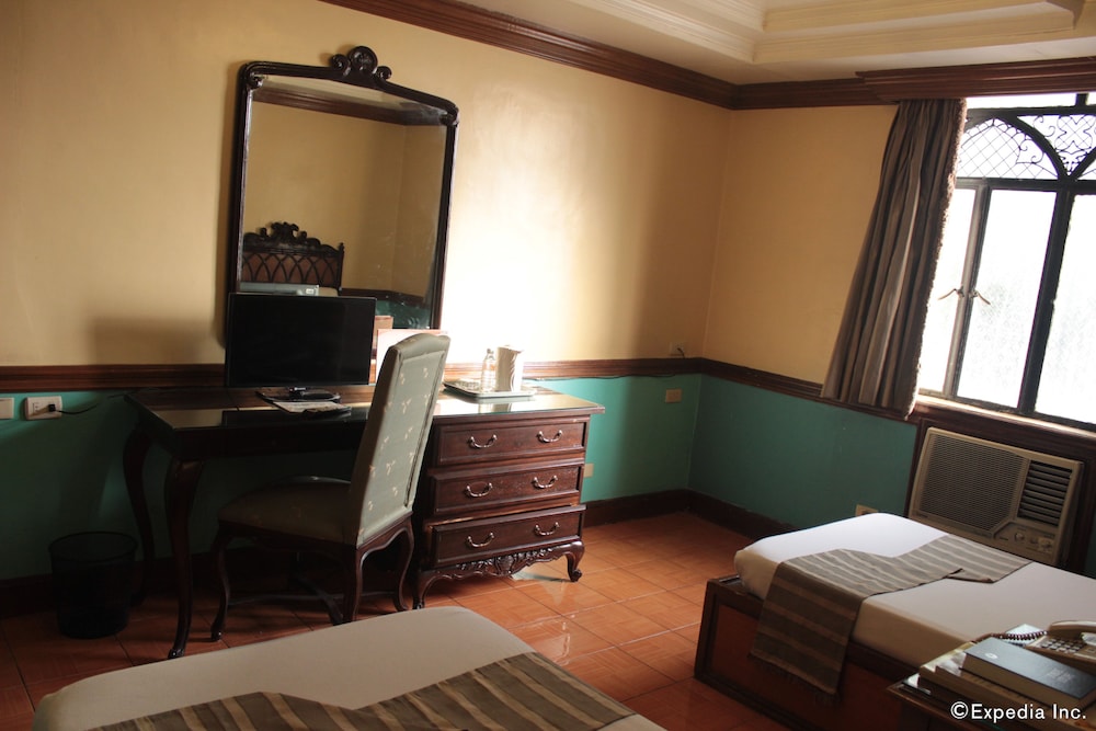Camelot Hotel Quezon City powered by Cocotel 31/75