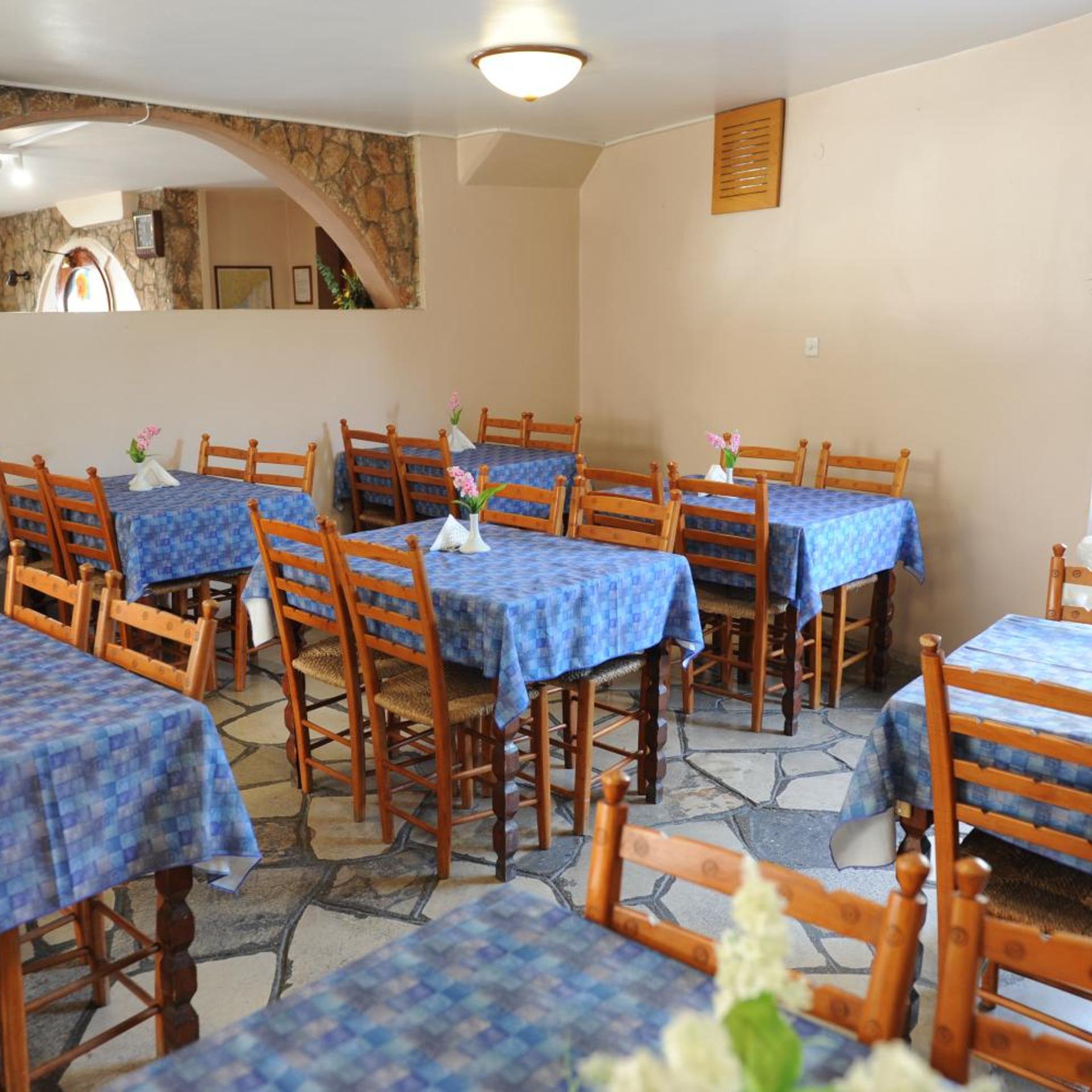 Le Village Hotel 35/50