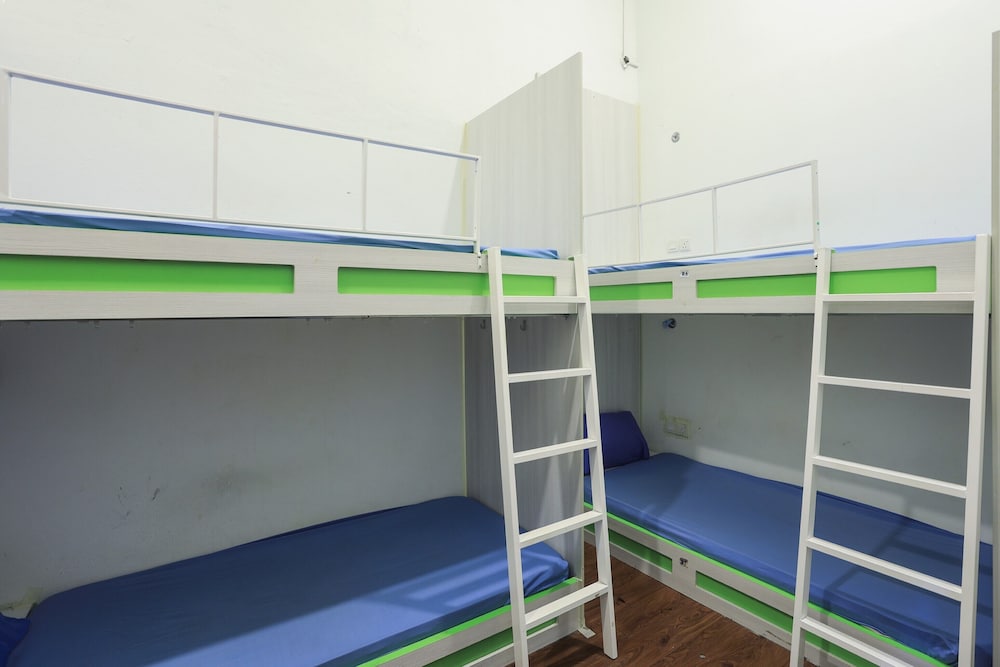 SPOT ON 90236 Zigzag Travellers Home 18/44