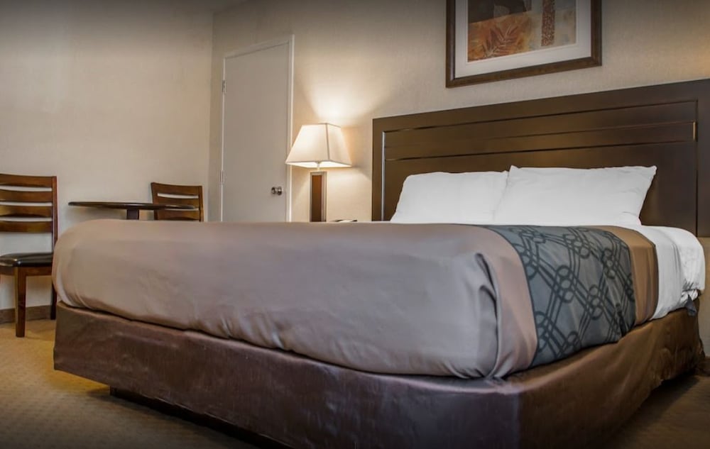 Econo Lodge Winnipeg 16/40