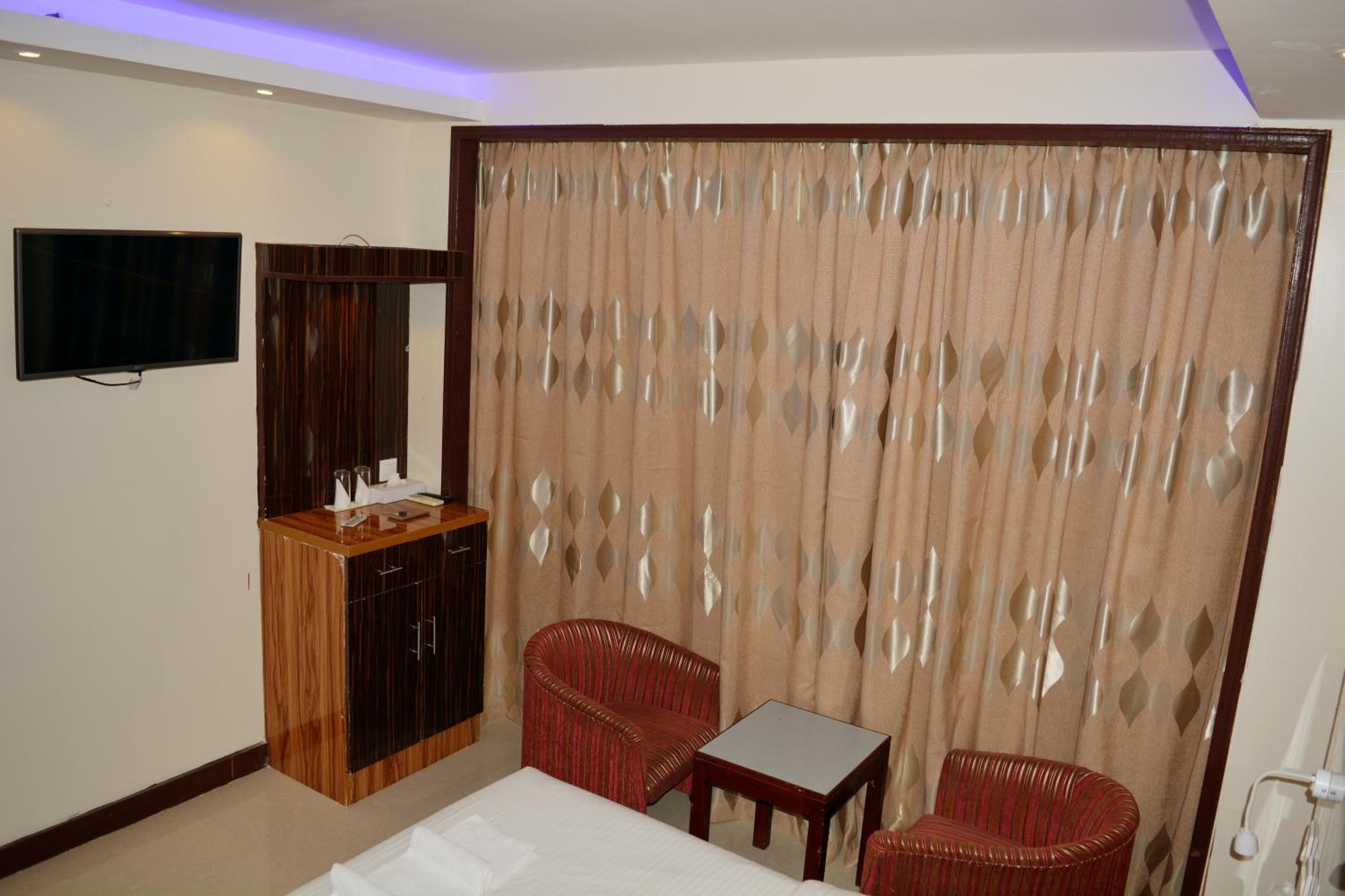 Zagy Hotel 11/84