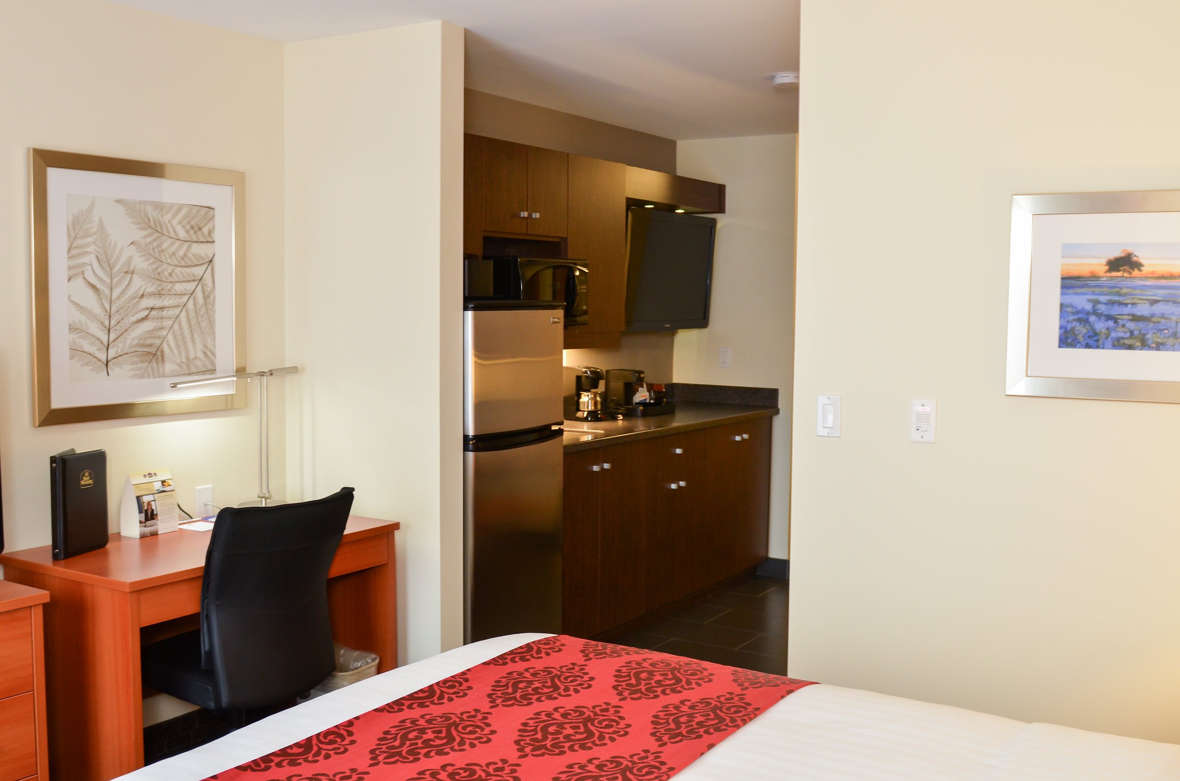 Best Western Thompson Hotel Suites 15/43