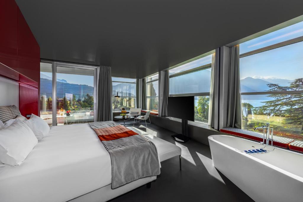 Sky, Signature, Suite