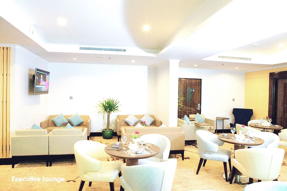 Menara Peninsula Hotel 30/46