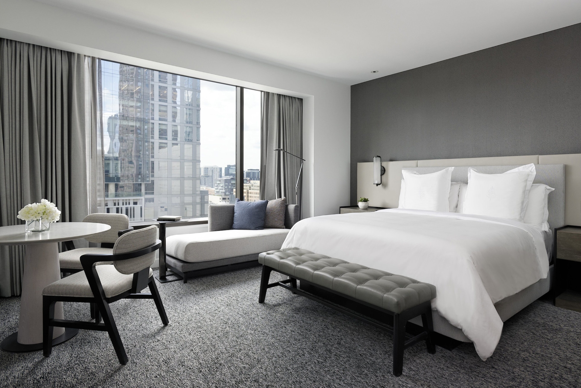 DELUXE, 2 DOUBLE BEDS