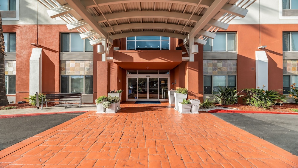 Holiday Inn Express Hotel And Suites Fremont Milpitas Central 63/69
