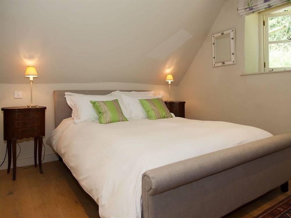 Glebe Farm B&B 12/37