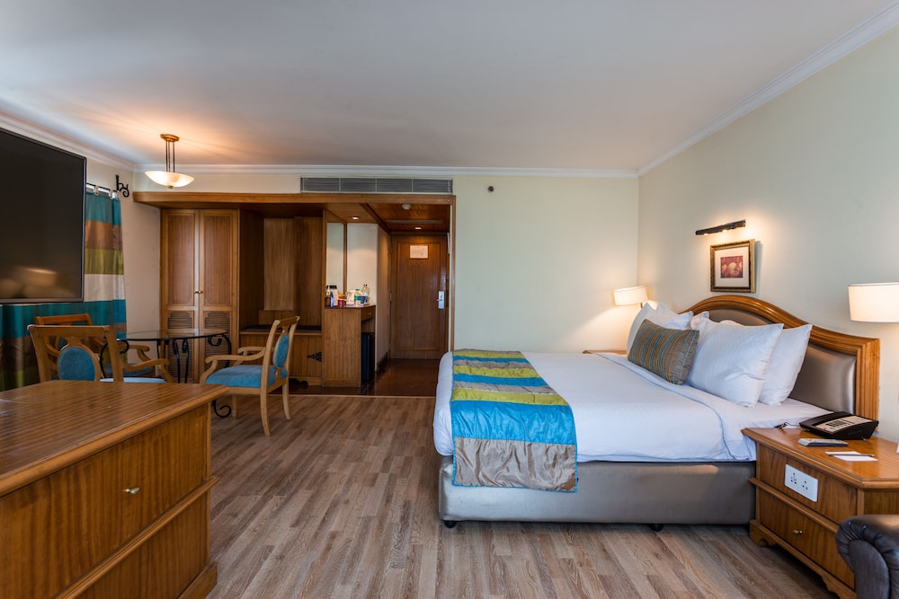 The Maya Hotel 10/50