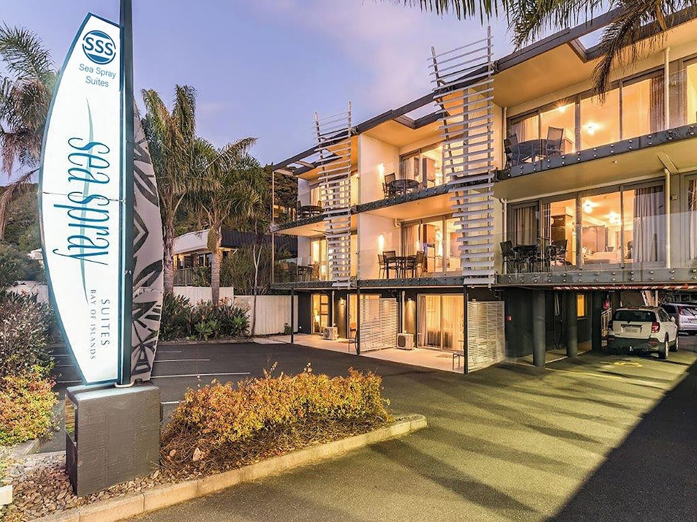 Sea Spray Suites 2/61