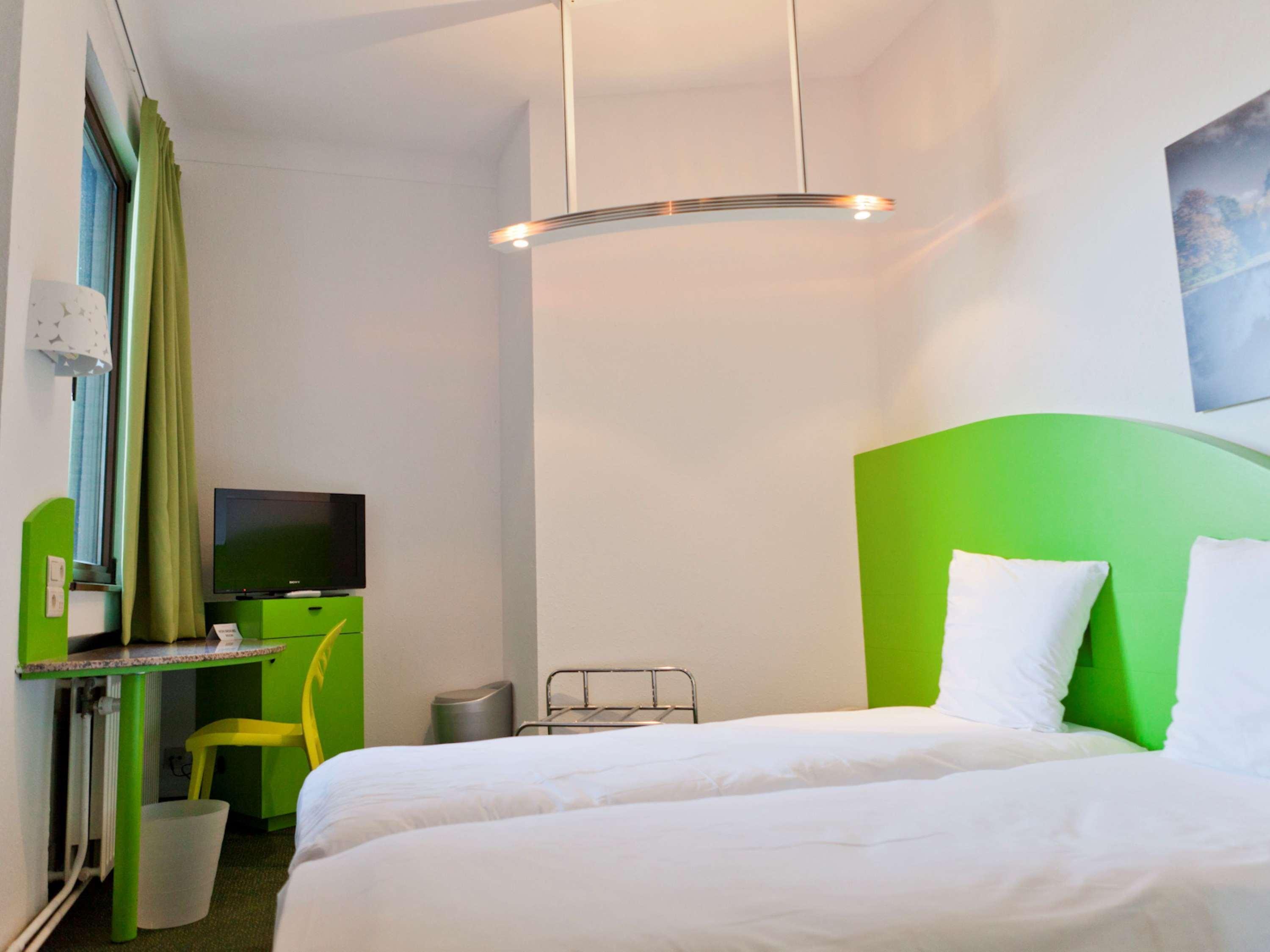 STANDARD, TWIN BEDS