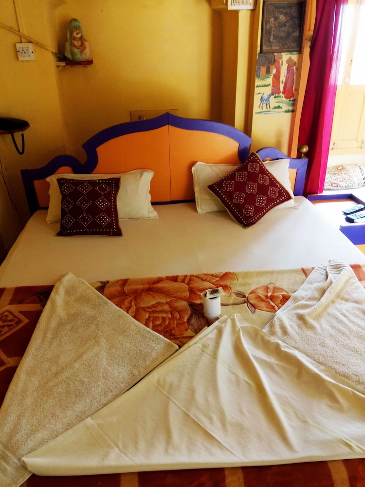 Vista Rooms at Old Royal Palace 16/38