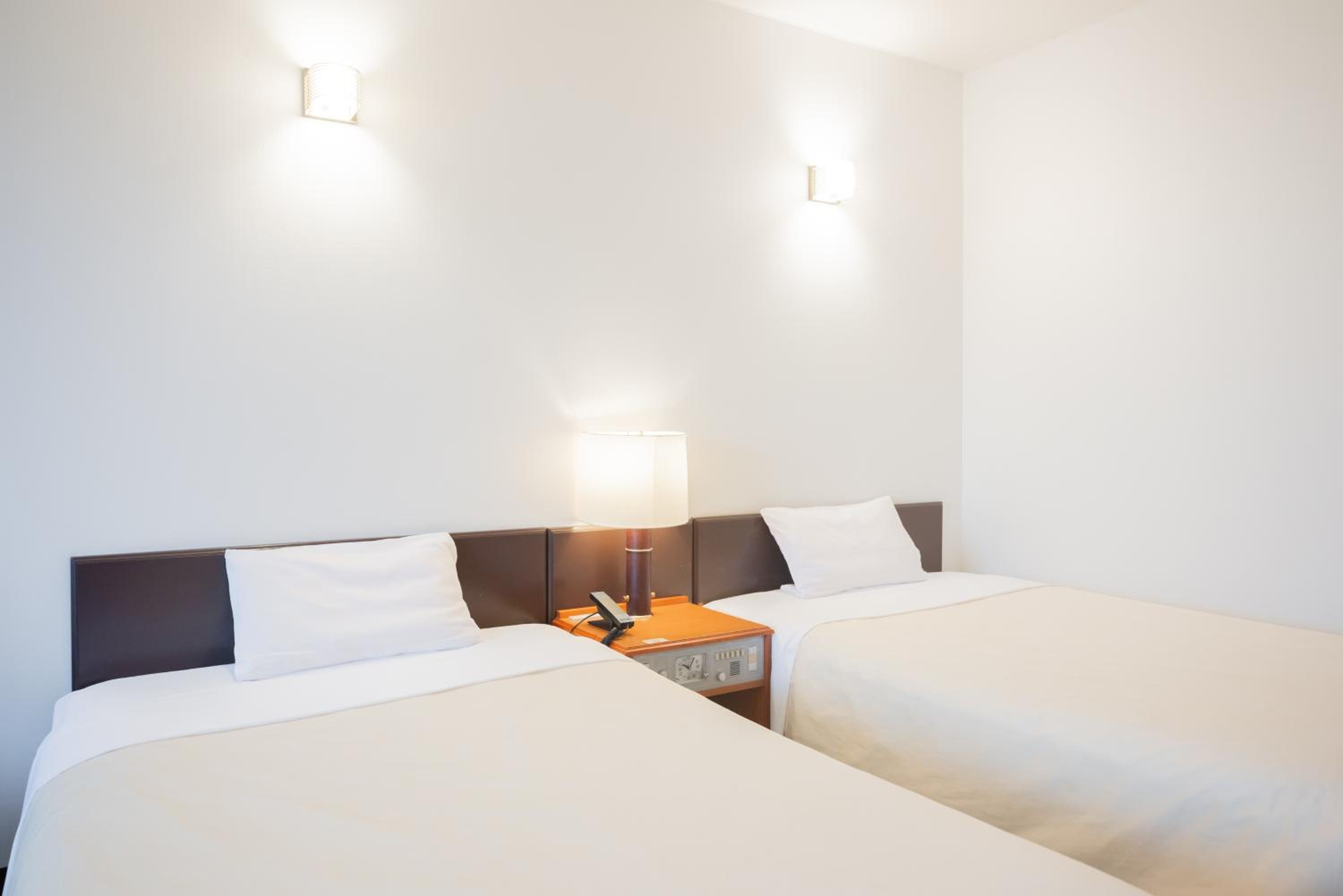 STANDARD, TWIN BEDS, SMOKING