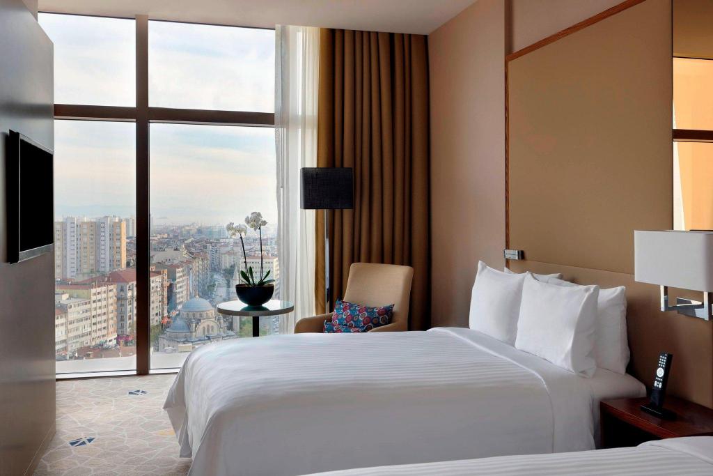 جناح تنفيذي تنفيذي بسرير كينج بإطلالة على البحر بغرفتي نوم مع دخول الصالة، Istanbul Marriott Hotel Sisli 2/6