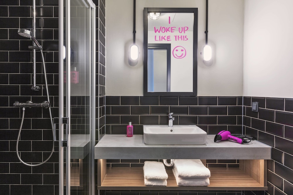 MOXY DUESSELDORF SOUTH 21/52