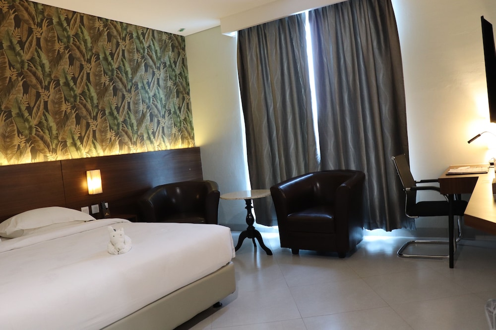 BUSINESS, EXECUTIVE, DOUBLE BED