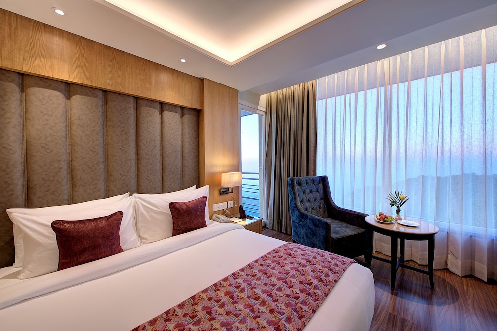 Premium, King Bed, Valley View, Balcony
