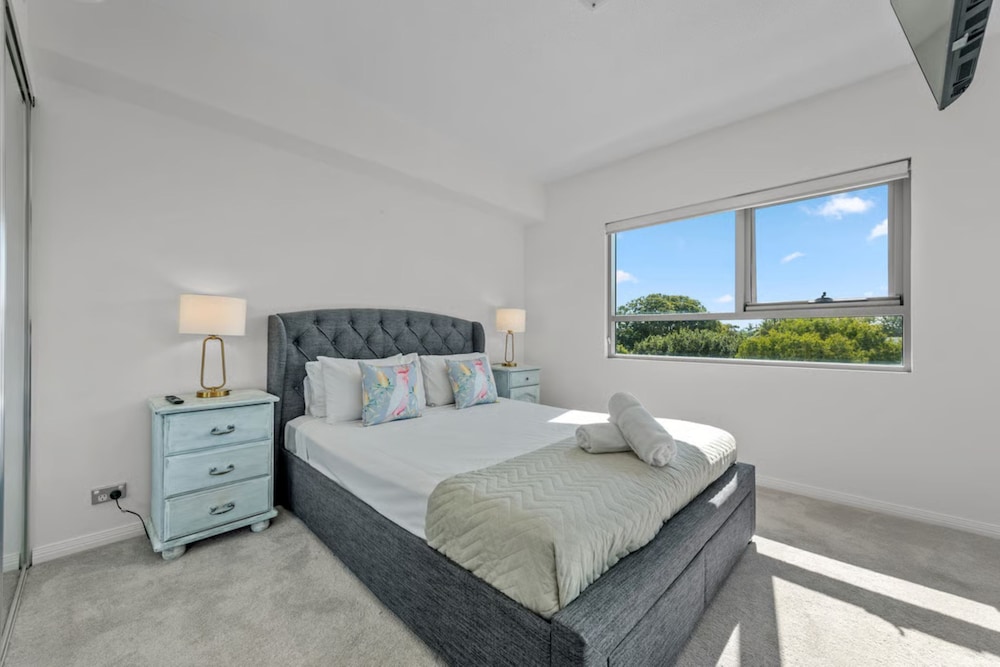 1 BEDROOM, PARTIAL OCEAN VIEW, BALCONY