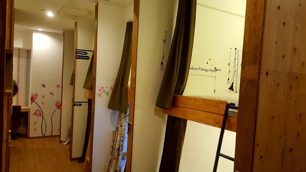 Shinjuku Sky Capsule - Hostel 24/64