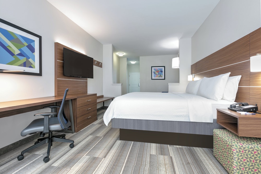 Suite, King Bed, Accessible