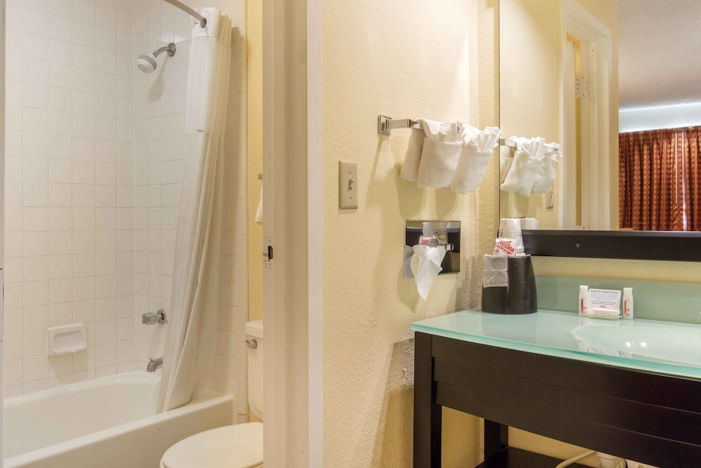 Standard, 2 Double Beds, Smoking, Motel6 Little Rock, AR - Airport 8/8
