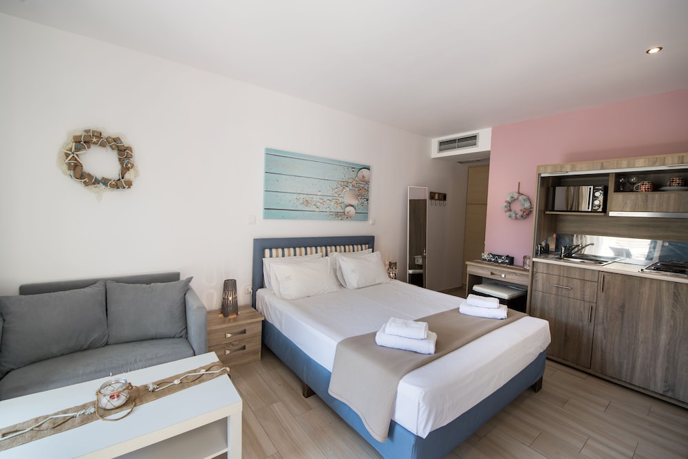 Ilianthos Apartments And Studios 4/50