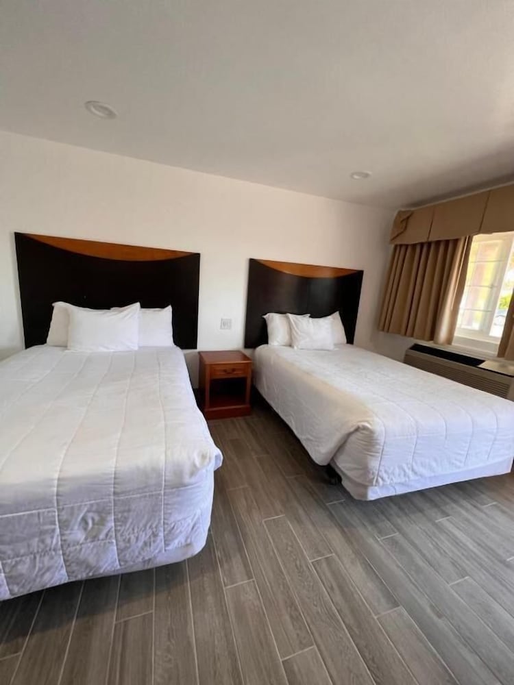 Town and Country Inn 14/50
