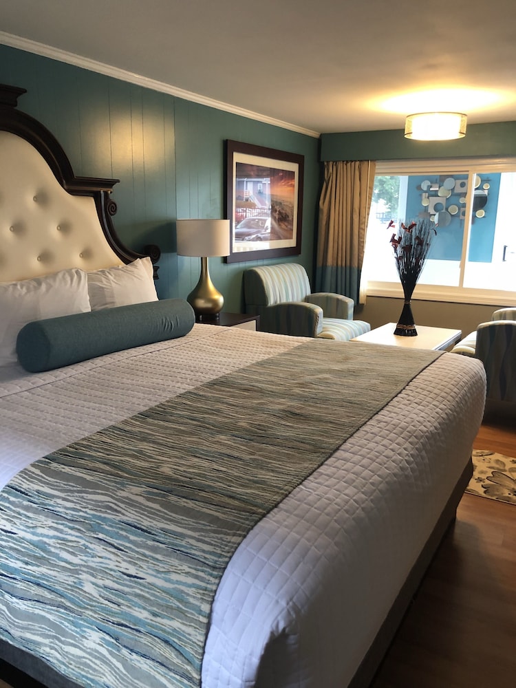 Seacoast Inn 24/36