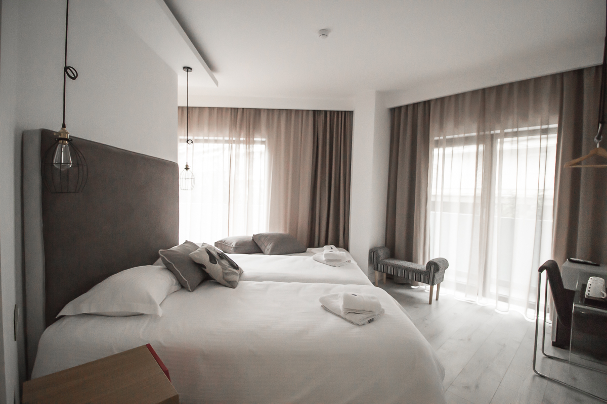Blue Bottle Hotel 10/90