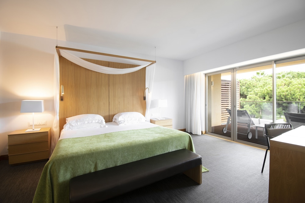 HOME, SUITE, GARDEN VIEW