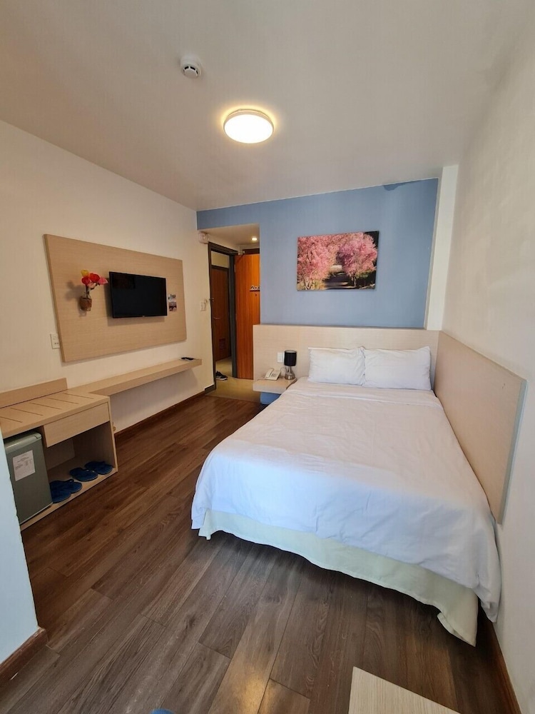 ROOM, SINGLE