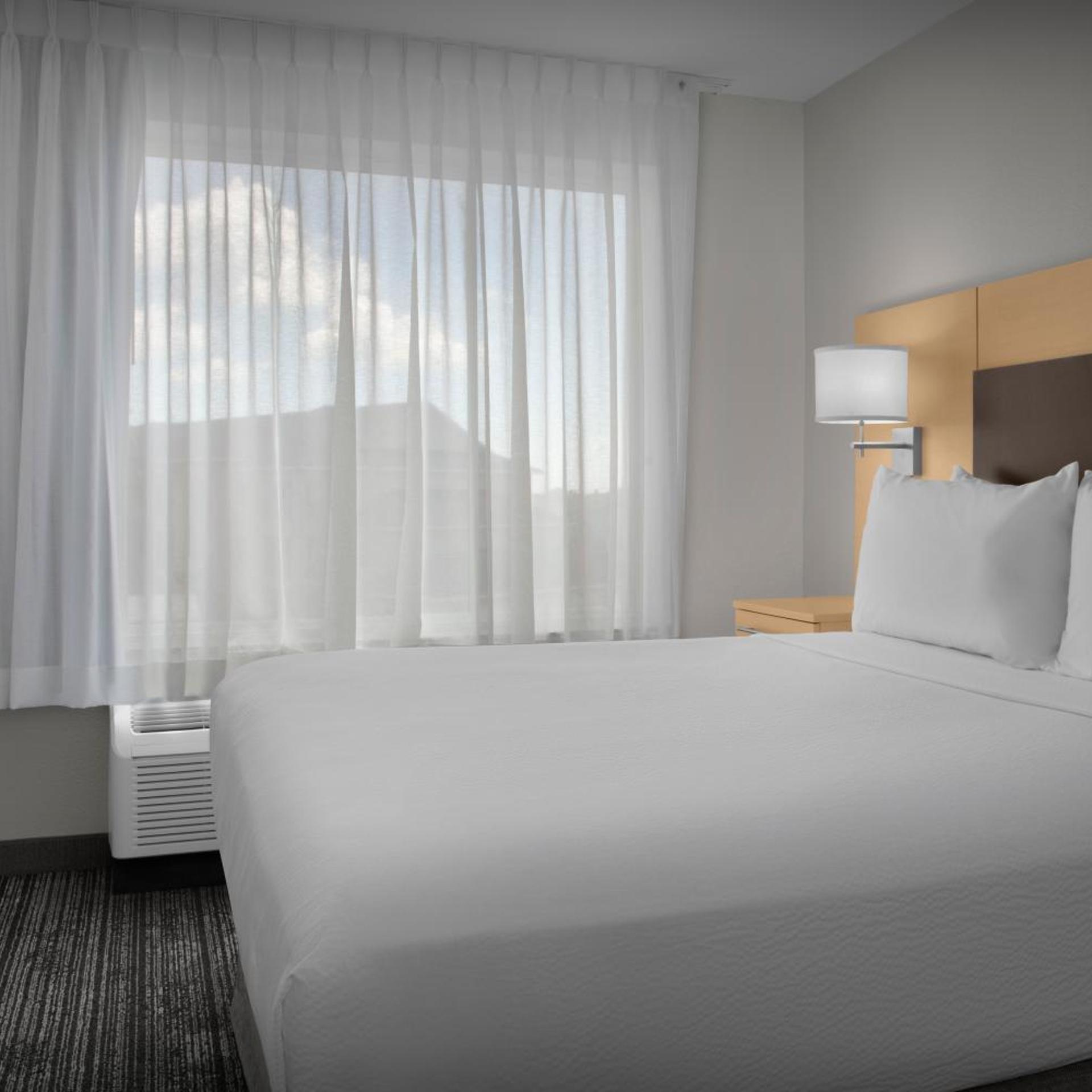 2 Bedrooms, Suite