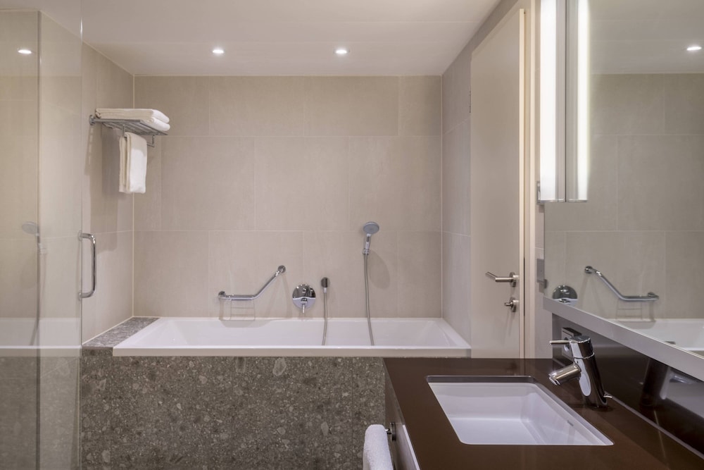 Courtyard By Marriott Linz 12/55