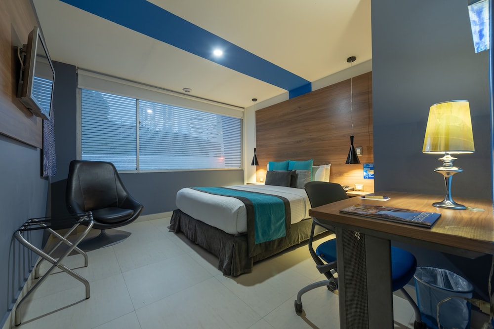 HOTEL BLUE CONCEPT 63/65