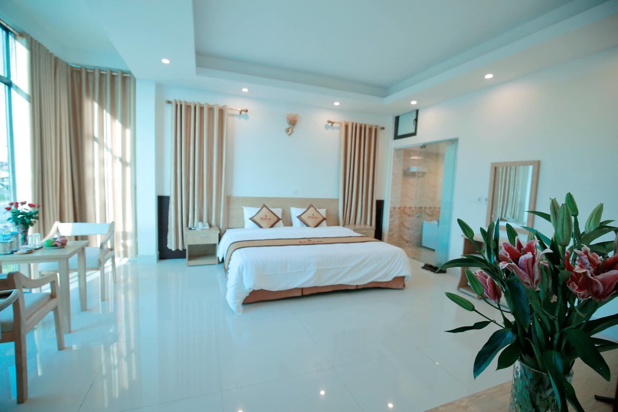 DELUXE, DOUBLE BED