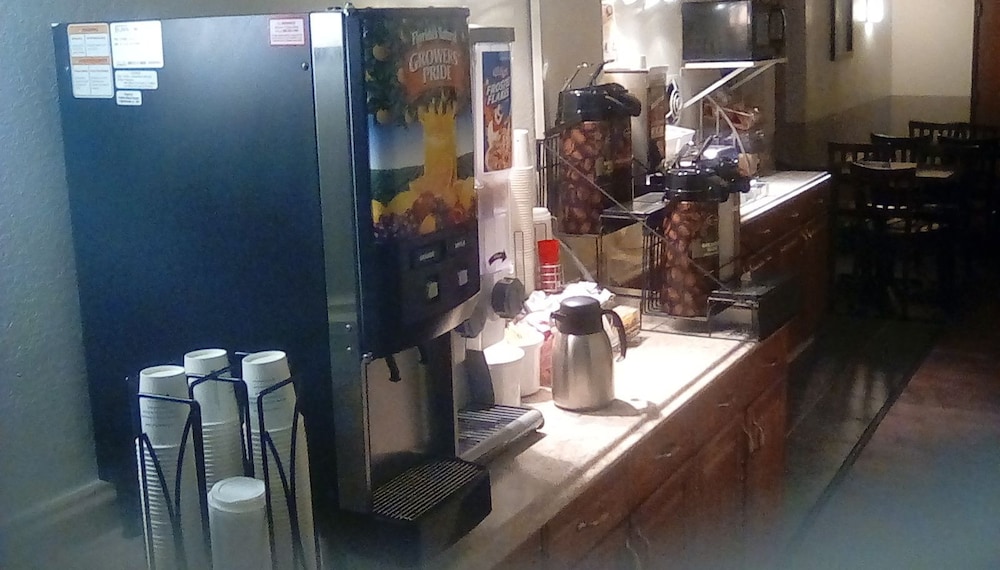 Super 8 by Wyndham Newburgh/West Point Near Stewart Airport 21/25
