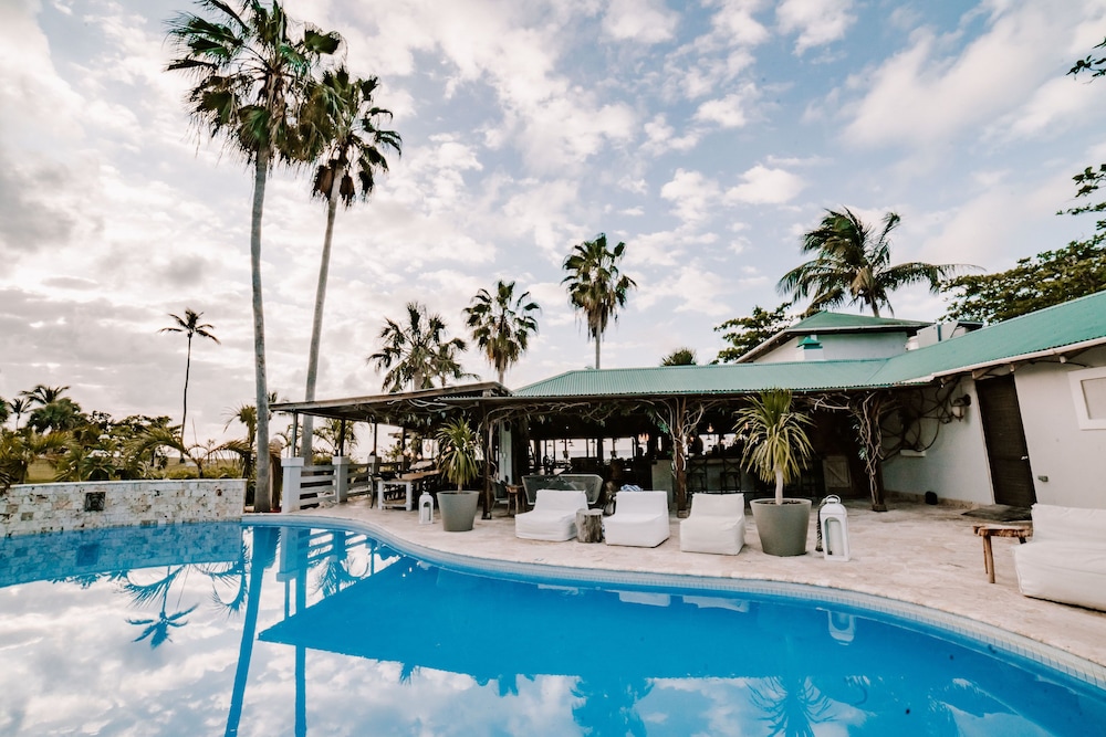 Villa Montana Beach Resort 7/75