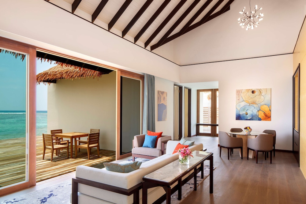 3 Bedrooms, Water Villa, Sunset, 2 King Beds, Private Pool, Lounge Access، Radisson Blu Resort Maldives 3/7