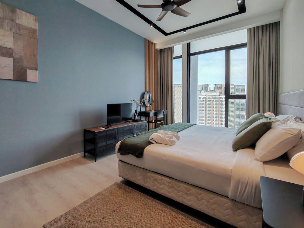 Skyline, Modern, Sanctuary, Deluxe, King Bed، Expressionz KLCC by Wodages 6/10
