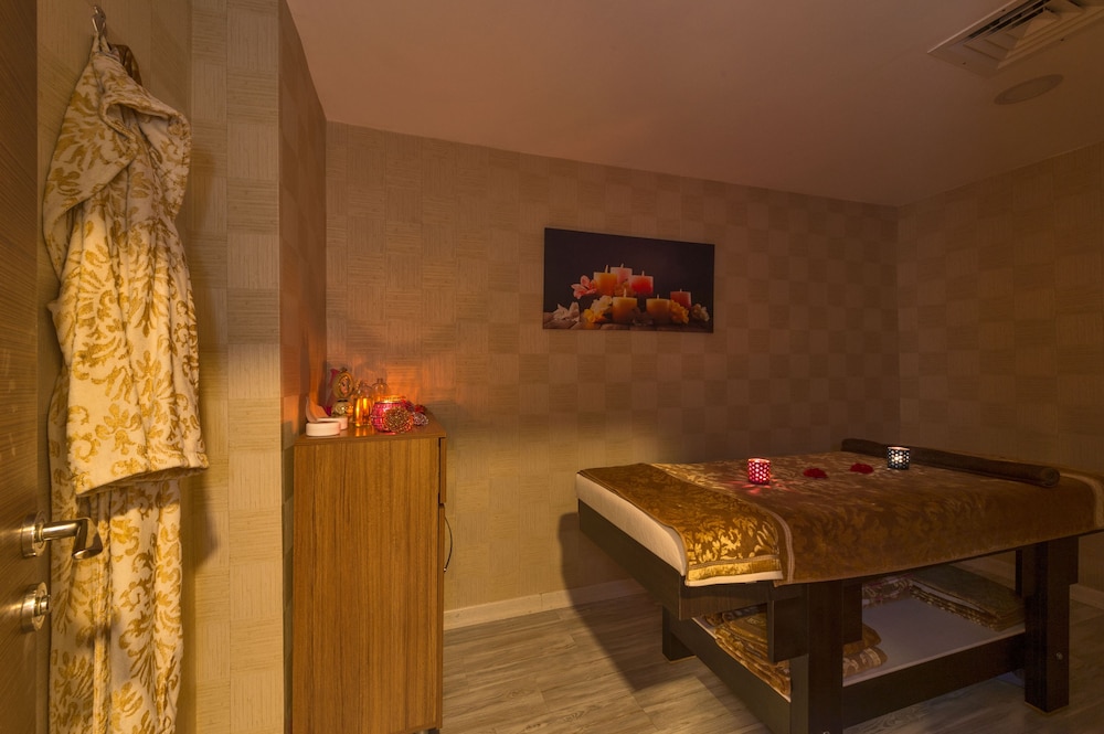 Grand Pamir Hotel 29/50
