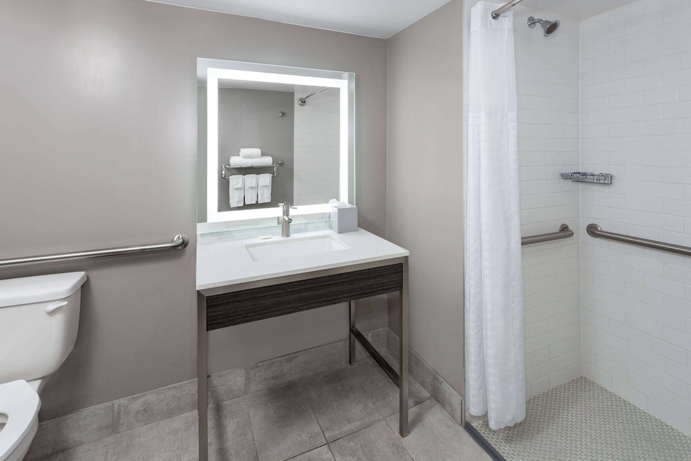 Super 8 by Wyndham Baltimore Northwest 39/40