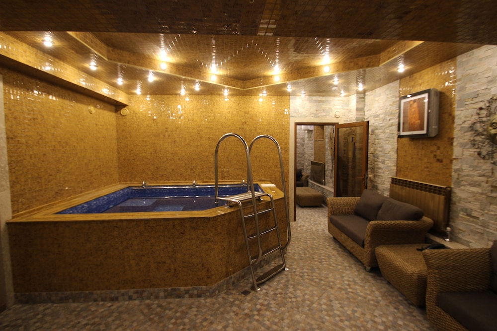 Uyut Hotel 36/69