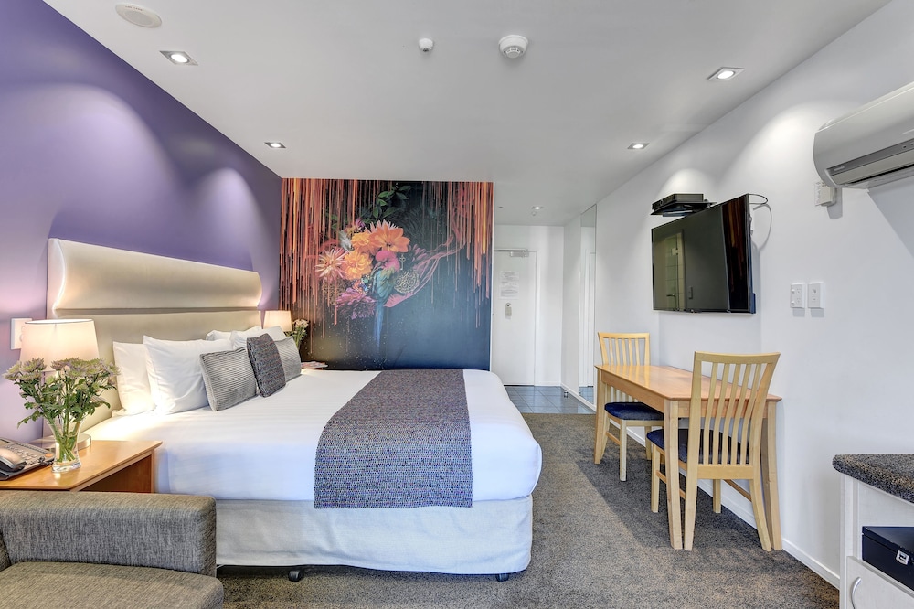 Studio, King Bed, River Front
