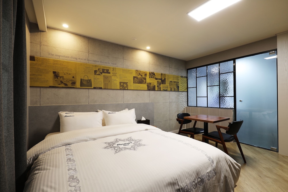 Hotel Mondavi 6/50